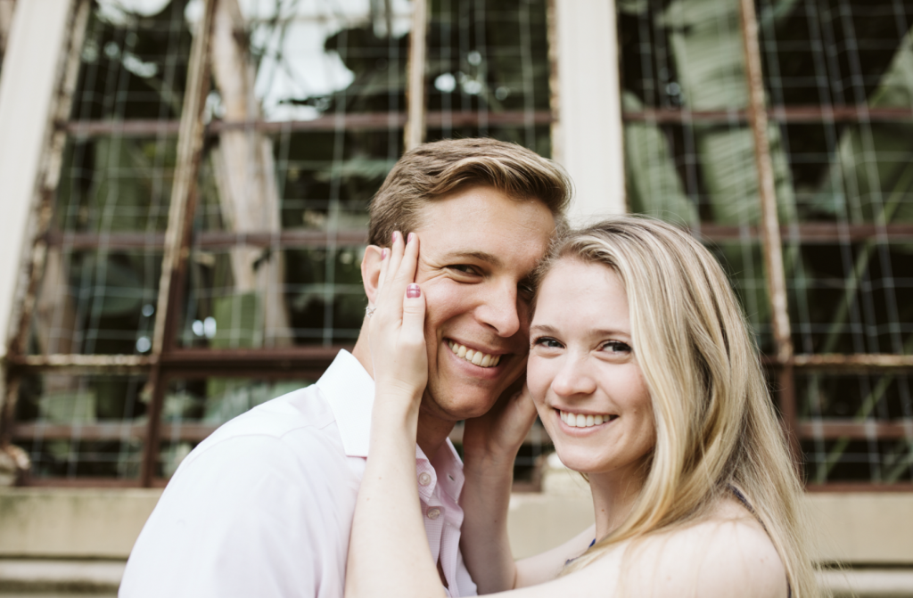 10 Must-Have Poses for your Engagement Shoot in Barcelona | Barcelona ...
