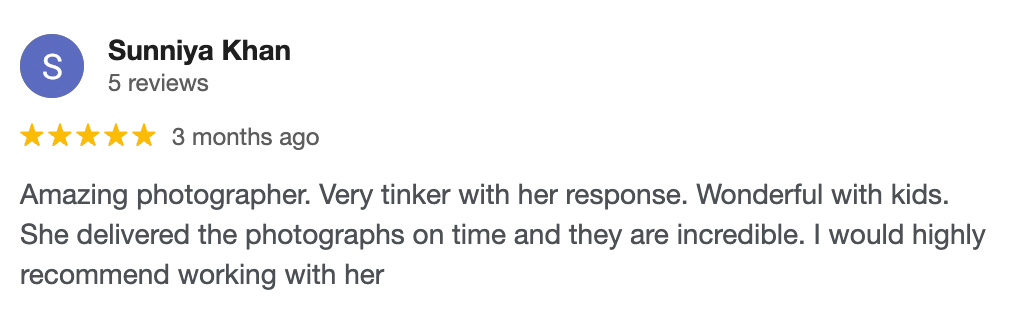 A Google review by Suniya Khan giving 5 stars praises this family photographer in Barcelona for being responsive, great with kids, delivering photos on time, and highly recommends her.
