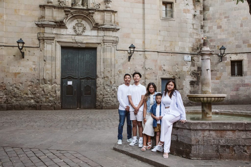 A family posing for a photo wearing all white in the Gothic Quarter