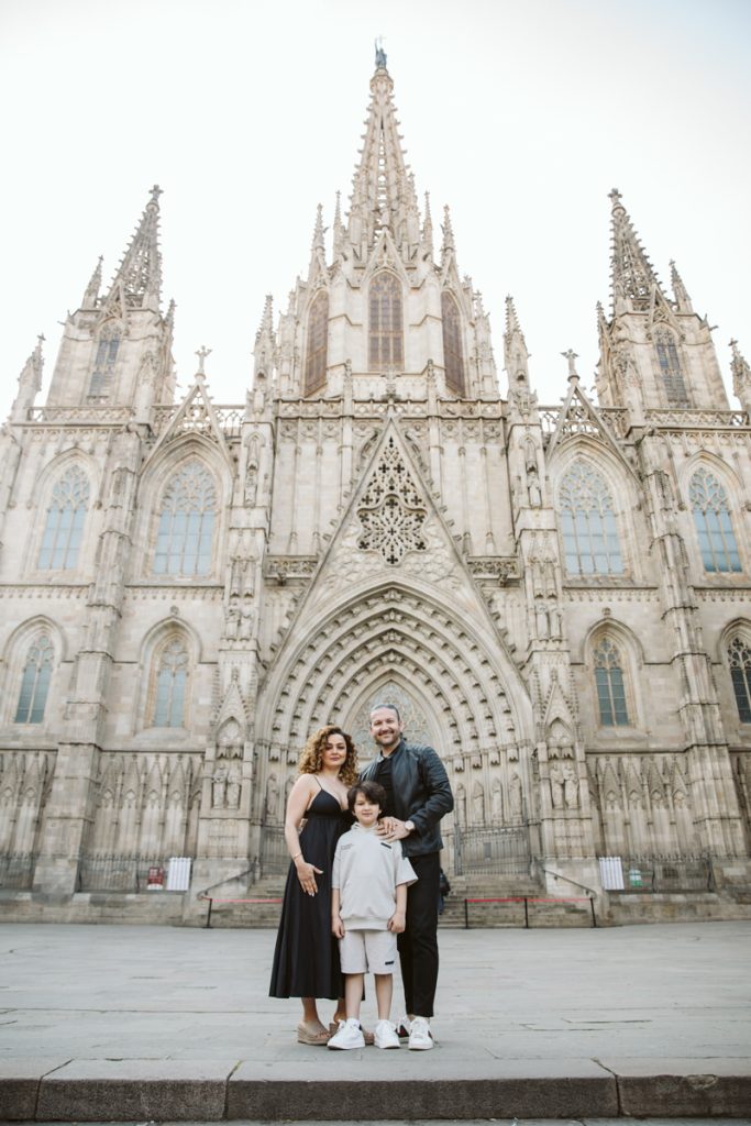 Family session in the Gothic Quarter in Barcelona
