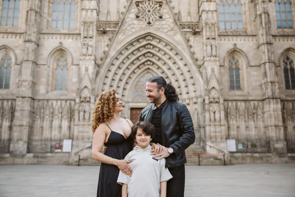 Family session in the Gothic Quarter in Barcelona