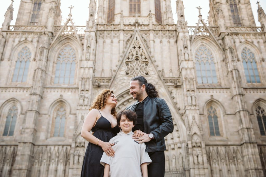 Family session in the Gothic Quarter in Barcelona