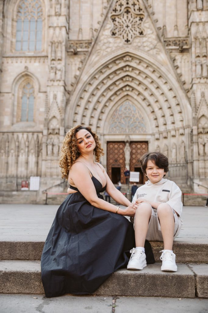 Family session in the Gothic Quarter in Barcelona