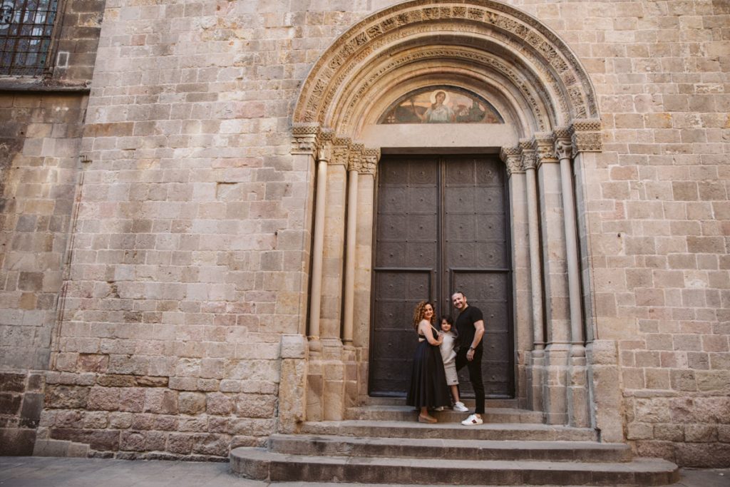 Family Photos in the Gothic Quarter in Barcelona