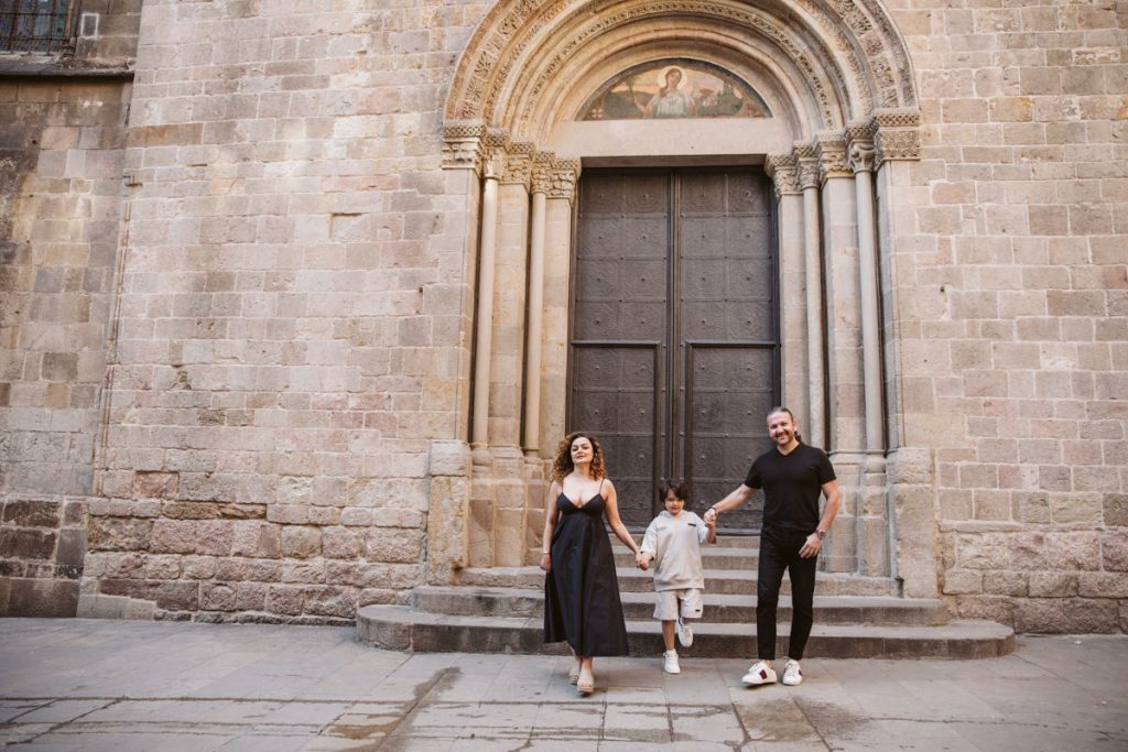 Family Photos in the Gothic Quarter in Barcelona